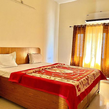 Aditya Palace Orchha Luaran gambar