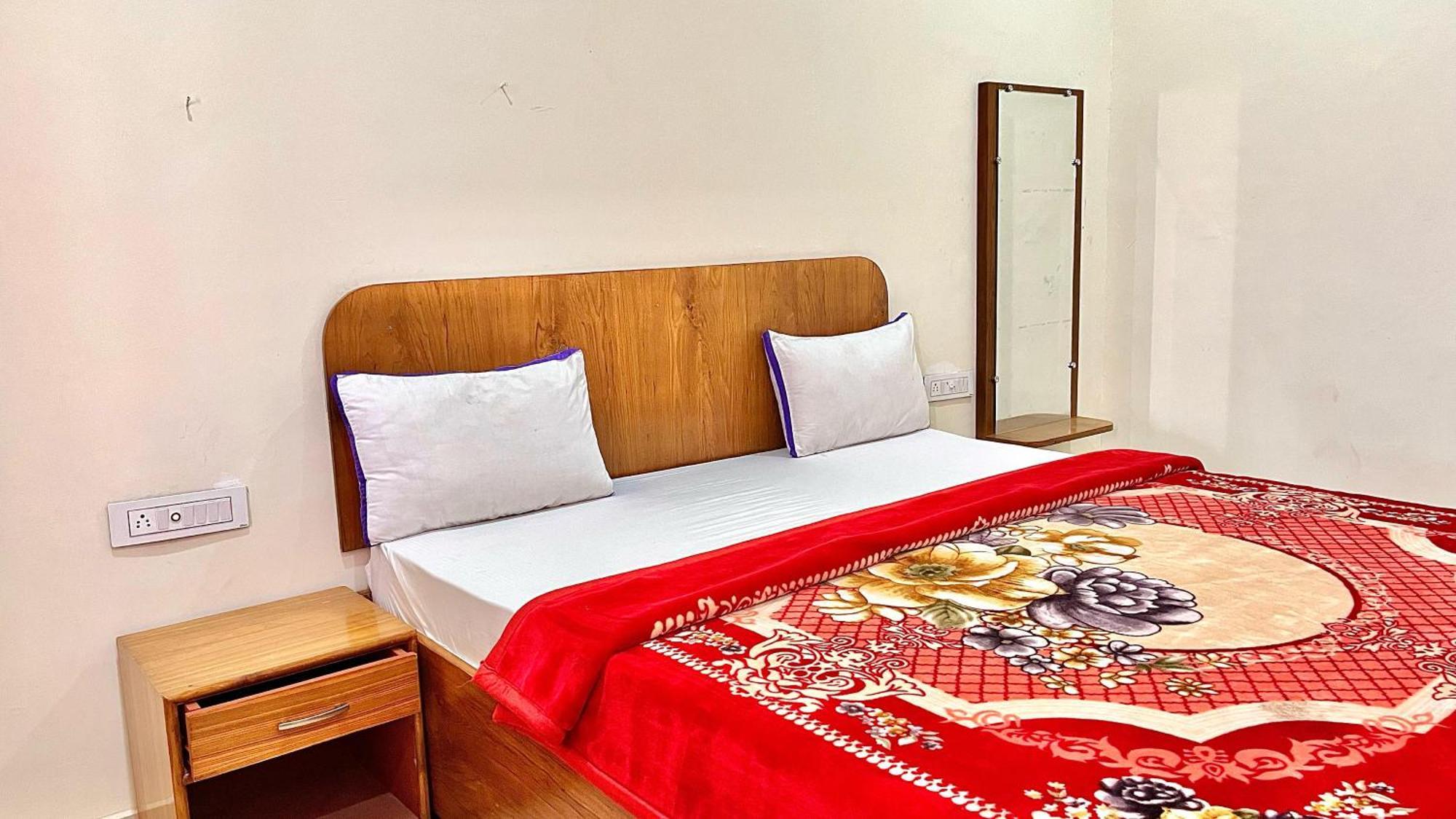 Aditya Palace Orchha Luaran gambar